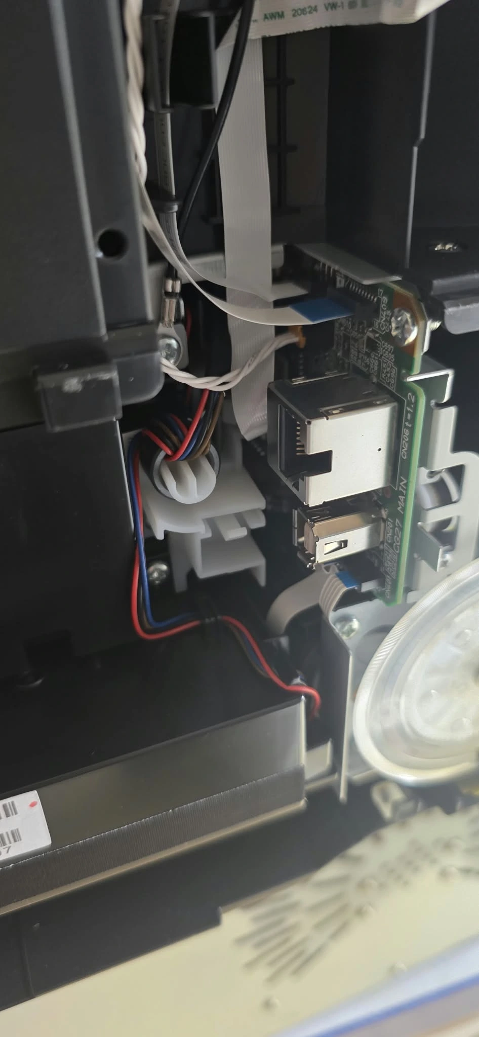 Carte contrôleur principale d'une imprimante Epson EcoTank avec connecteurs réseau et USB